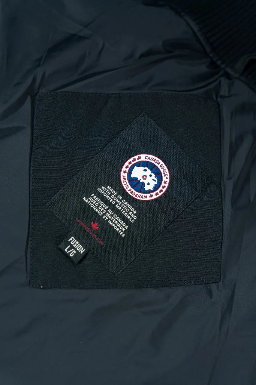 P820 official website synchronizes the top Canada Goose CANADA. GOOSE 42 models ❣️❣️❣️ The new expedition goose limited edition comes from the top domestic development team. It is currently the highest version on the market and in the country (there is no one). You can compare it at will. The top version exclusively for purchase must be high-quality. If there is a better product than mine, the clothes will be given to you. Analysis of the new expedition limited edition: (Trademark): For the chest LOGO, we use exclusively custom-dyed embroidery thread. The imported Behringer embroidery machine truly achieves 100% reproduction and is guaranteed to be completely consistent with ZP. The embroidery thread has zero color difference, the maple leaves are full and clear, and the details are perfect. Different from the crooked and fuzzy embroidery on the market, I honestly don’t know what kind of machine can embroider like this! A fake look! (We can guarantee that no one of our peers is more attentive and professional than us!) (Fabric): The new expedition model is made of exclusive high-end fabrics, abandoning the old expedition 21-count all-round fabric! The front piece is made of 18-count glue, and the back piece (sleeves) is made of a unique combination of pongee wool plaid, which restores the taste that ZP should have. It ensures the comfort and fit of the upper body while ensuring the 5-level cold protection index. It achieves the comfort of the fabric covering the mouth and the 5-level cold protection index of the old Expedition. The difference between market products can be seen at a glance. Cheap fabrics can be used to make sexy underwear, but forget about making down jackets! I really can’t do it without buying the original version and dismantling it! (Accessories): Spend a lot of money to develop private model customization, no matter the cost, as long as every detail is perfect! The original 1:1 mine buckle, the thorns on each buckle are very obvious! It took me 2 months to find the imported cuff ribbing. It is comfortable, warm and feels great! The original one-to-one molded landmine buckle/comma buckle/zipper embryo/four-button buckle/, washed label/dyed cuff thread/are all made with great care! It’s so different from the summer sock-like cuffs on the market that I can’t stand it! What is this! Different from the cheap male models used in the market! It looks too cheap, no contrast means no harm! Size: S-XXL